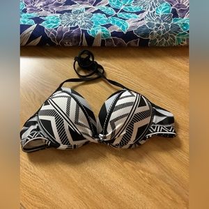 Xhileration bikini top black & white padded for one size bigger cleavage Lg